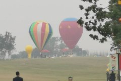 载人氦气球图片